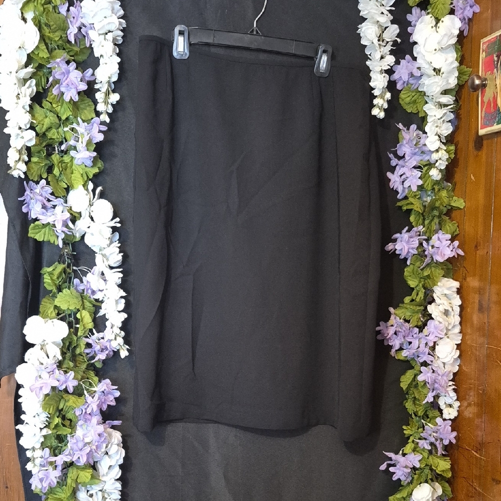 Le Suit Black Pencil Skirt - Sleek Workwear